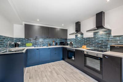 "Spacious Studio Apartment Opposite George Eliot" Main Photo