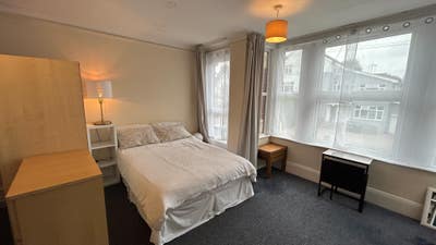 Large double bedroom with kitchenette  Main Photo