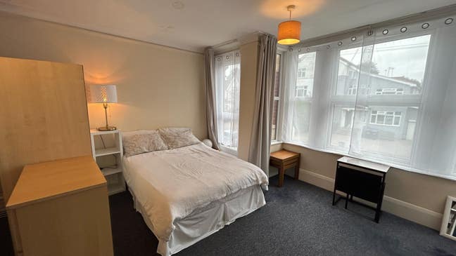 Large double bedroom with kitchenette  Main Photo