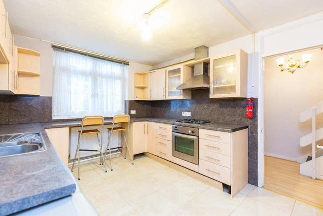 Fantastic Double Room available in Island Gardens Main Photo