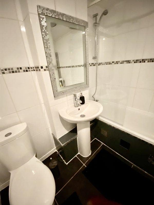 Fantastic Double Room available in Island Gardens Main Photo