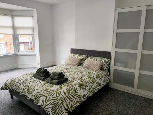 Spacious double bedroom with en-suite Main Photo