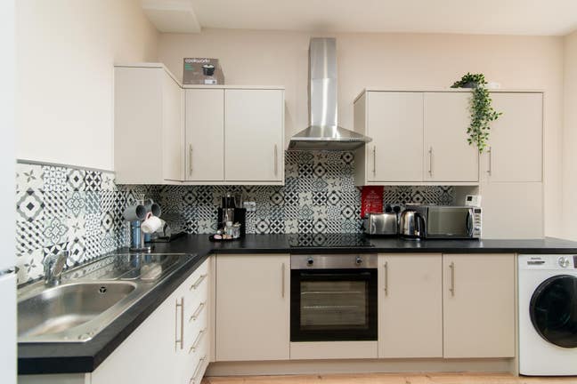 🔥 En-Suite Room Available 🔥All Bills Included Main Photo