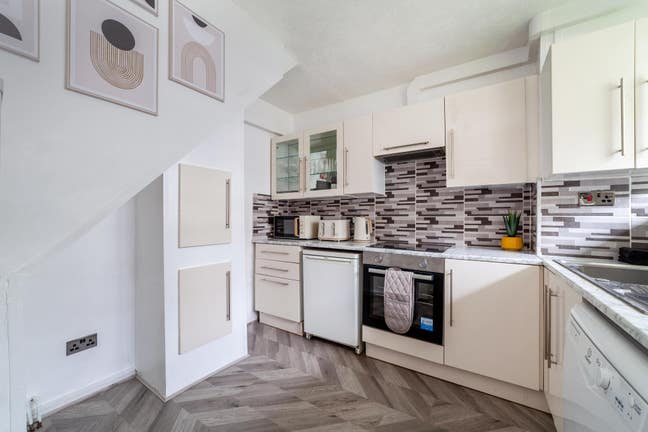 Amazing Room in Stylish Apartment W Garden Access Main Photo