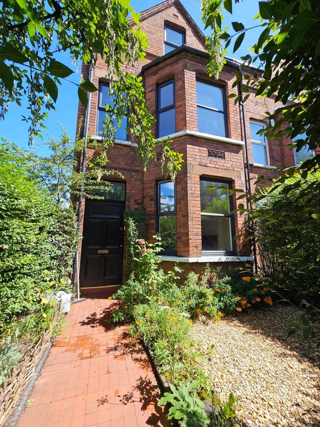  Room  in  friendly  home  (female  preferred) Main Photo