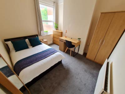 Double  Room  Southampton  Centre  -  SO15 Main Photo
