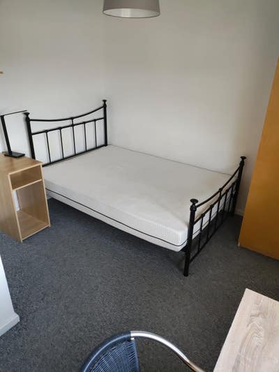 Large Room bills inc Uni/Research Park/Hospital Main Photo