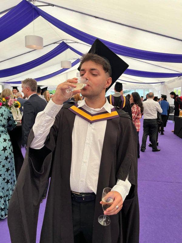 Social 23yo Professional Looking for a Home🏡 :) Main Photo