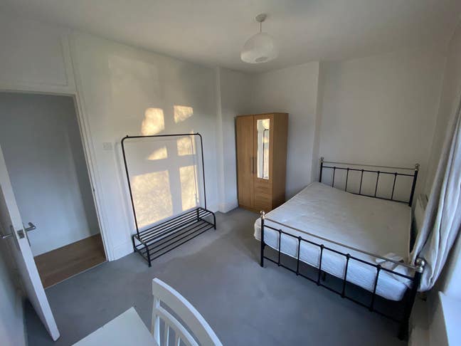 Wandsworth Road: Last double room AV. NOW Main Photo