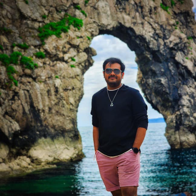 📍 Professional (28) Looking for Studio or One Bed Main Photo