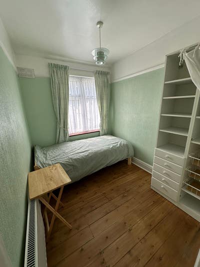 Conveniently located room - All bills included Main Photo