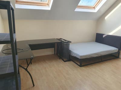 1 Single & 1 triple room  for rent new eltham Main Photo