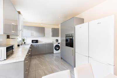 Dss Only - Brand New Refurbished Rooms  Main Photo