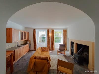 One bed flat with access to communal garden Main Photo