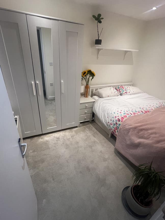 SHORT TERM- Double room in 2 bed flat mid Jan-feb Main Photo