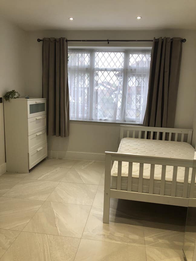 Modern Self contained Studio room Main Photo