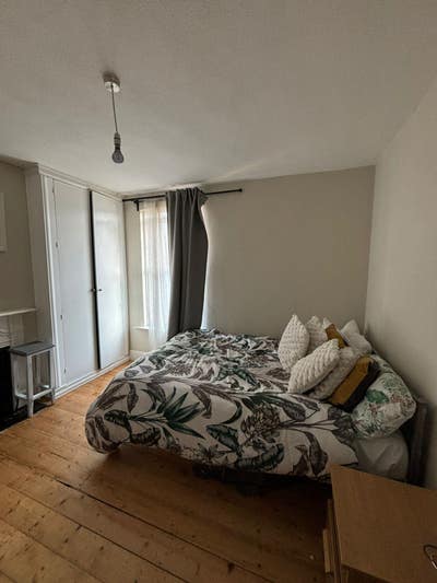 Spacious Double Bedroom Main Photo