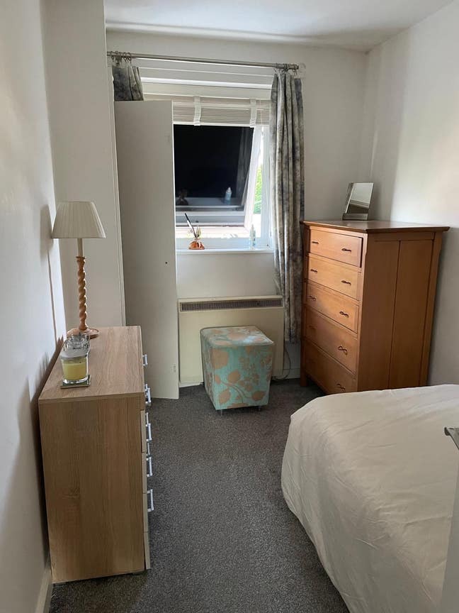 1-single room and two double rooms in town centre Main Photo