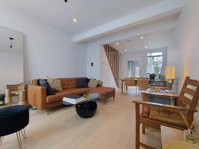 Studio with Private Lounge & Bathroom Main Photo