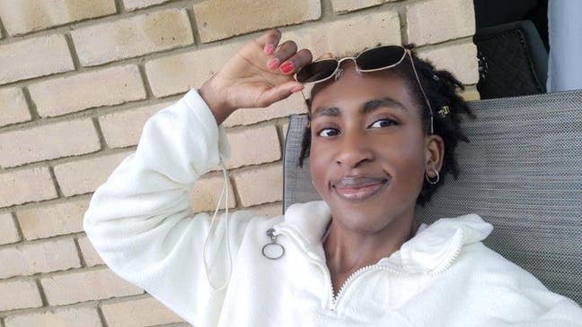 Professional (F) seeks studio/double room en-suite Main Photo