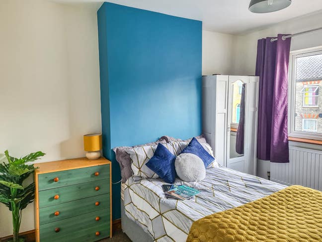 Newly decorated 6 bedroom student house Main Photo
