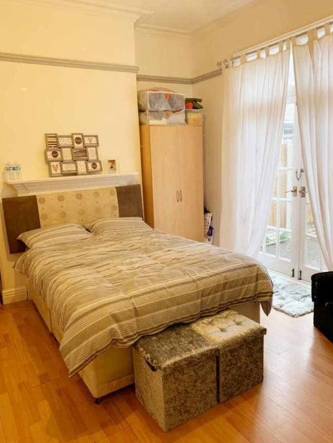 ☆1 bedroom - furnished/ensuite/bills Inc☆ Main Photo