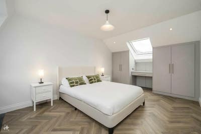 King Size Room with own large bathroom Main Photo