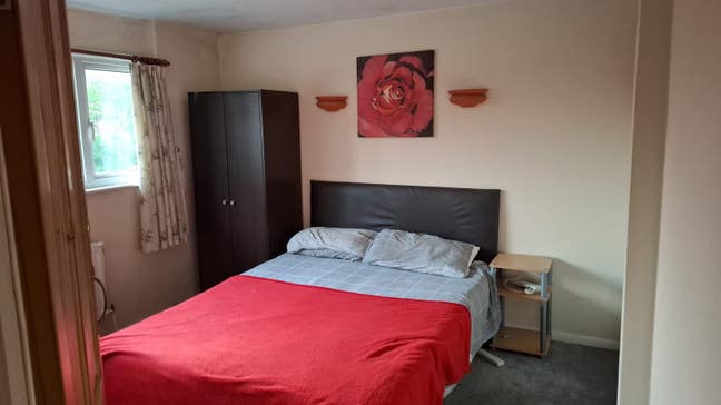 Spacious Furnished Double/Single Rooms Available  Main Photo
