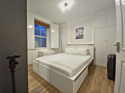 One bed room flat and living room in sw8 Main Photo