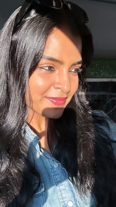 I am a professional female aged 29. I am look... Main Photo