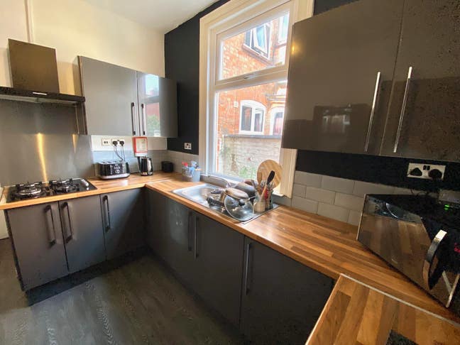 Large room close to centre and fosse park Main Photo