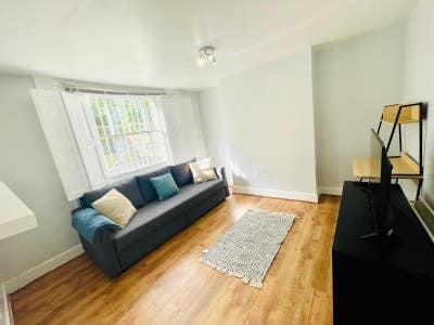 Charming 2 bedroom flat at Dalston Private Garden Main Photo