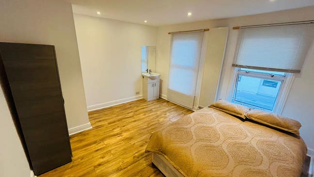 Bright Spacious Doubles -Newly Renovated - CR0 Main Photo