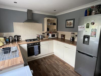 Relaxed household in quiet area Main Photo