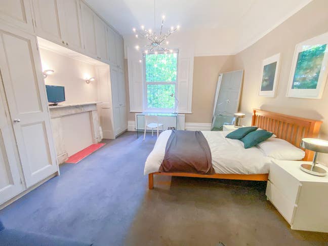 Superb Large Room in Fabulous Flat Bills Included Main Photo