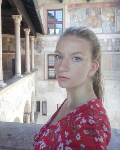 Professional Female seeks a single or double room Main Photo