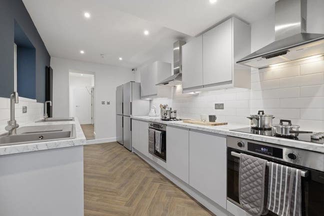 🏘️ close to hospital, station ensuite double room Main Photo