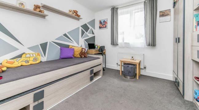 Ensuite Single Bed near Train Station Main Photo