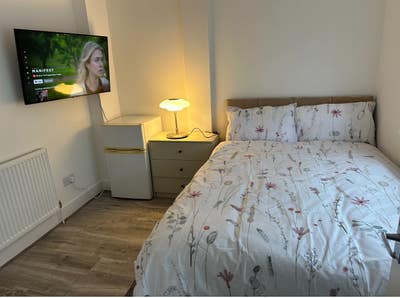 Double Bedroom En-suite Main Photo