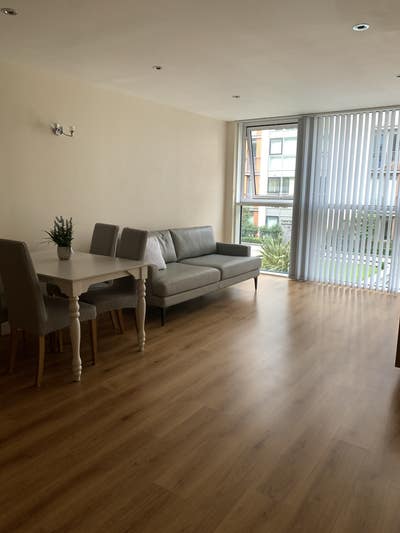 E16 Canning Town/Custom house Main Photo
