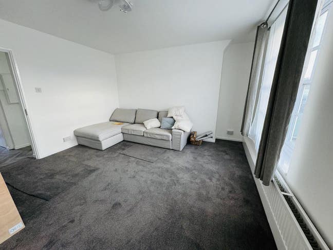 Newly Refurbished 3 bed Flat Available!!! Main Photo