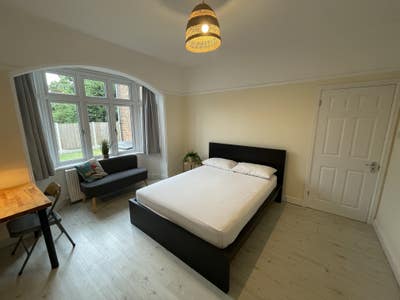 Lovely Double Bedroom in West Bridgford Main Photo