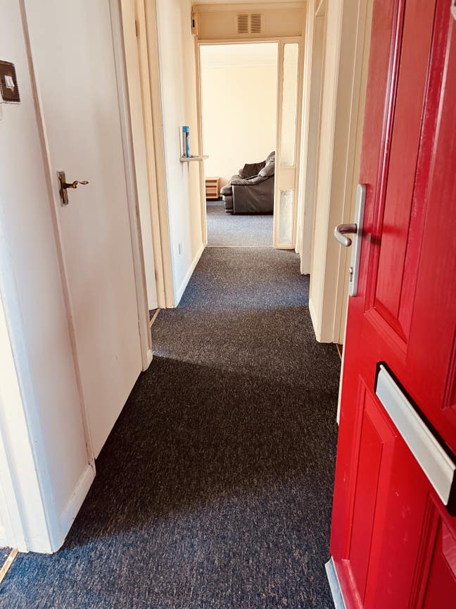 Spacious 3 Double  Bed room to rent  Main Photo