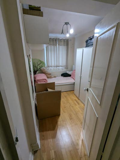 Beautiful bedroom for single in harrow Main Photo