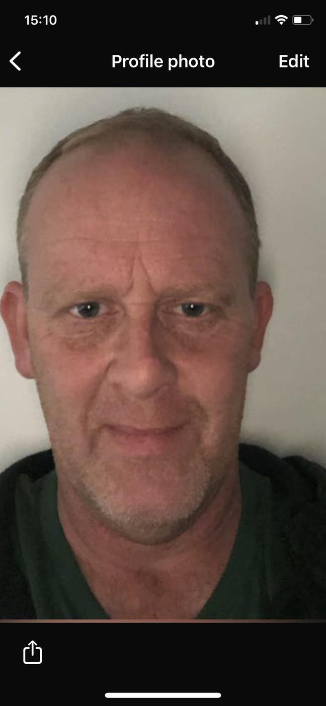 I am a professional male aged 52. I am lookin... Main Photo