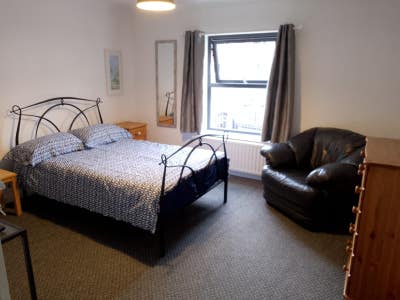 Ideal location for junction 5 M180. Homely & Quiet Main Photo