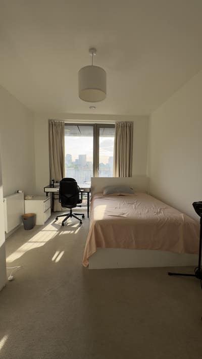 1B1B in 2B2B flat with bill and cleaning service Main Photo