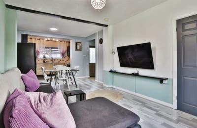 One master bedroom available Main Photo