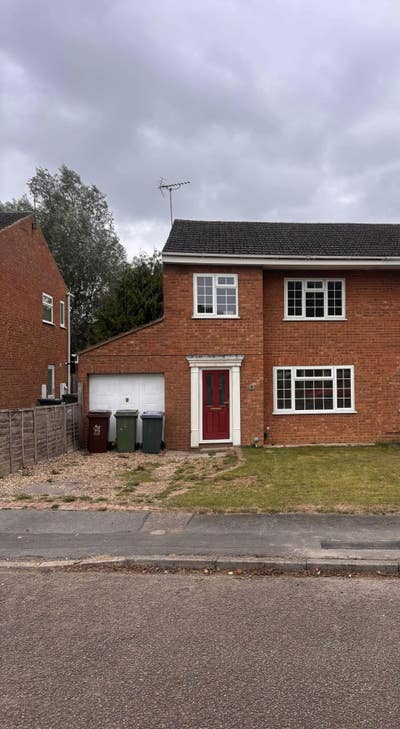Double bedroom available in house share! Main Photo