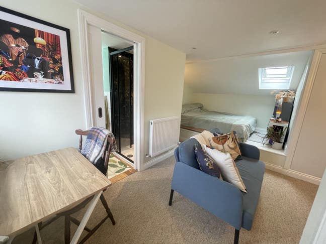 Loft conversion, double room + own bathroom Main Photo